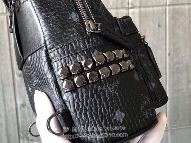 MCM雙肩背包 原單 超mini Stark經典女背包 側邊點綴鉚釘 MCM後背包 時尚迷人單品  mdmc1088